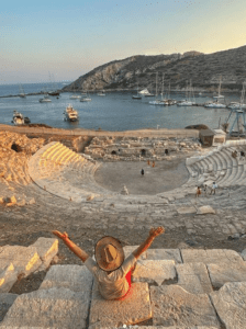 Antico teatro di Knidos in caicco